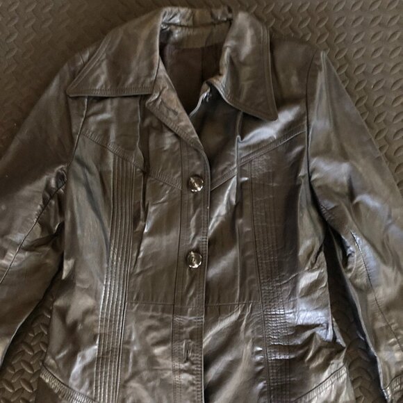 VINTAGE BLACK LEATHER BELTED TRENCH COAT - Picture 2 of 4